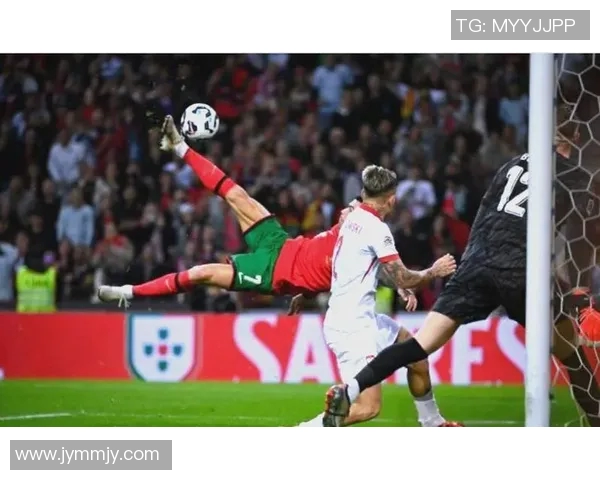 足球传奇瞬间重现:从经典进球到感人时刻回顾球星的非凡表现 足球传奇瞬间重现:从经典进球到感人时刻回顾球星的非凡表现