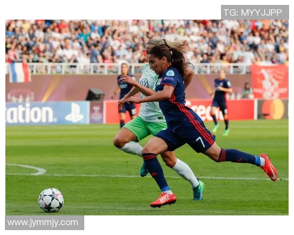 高清女足球星壁纸竖屏展示展现英姿飒爽与无畏精神的魅力瞬间